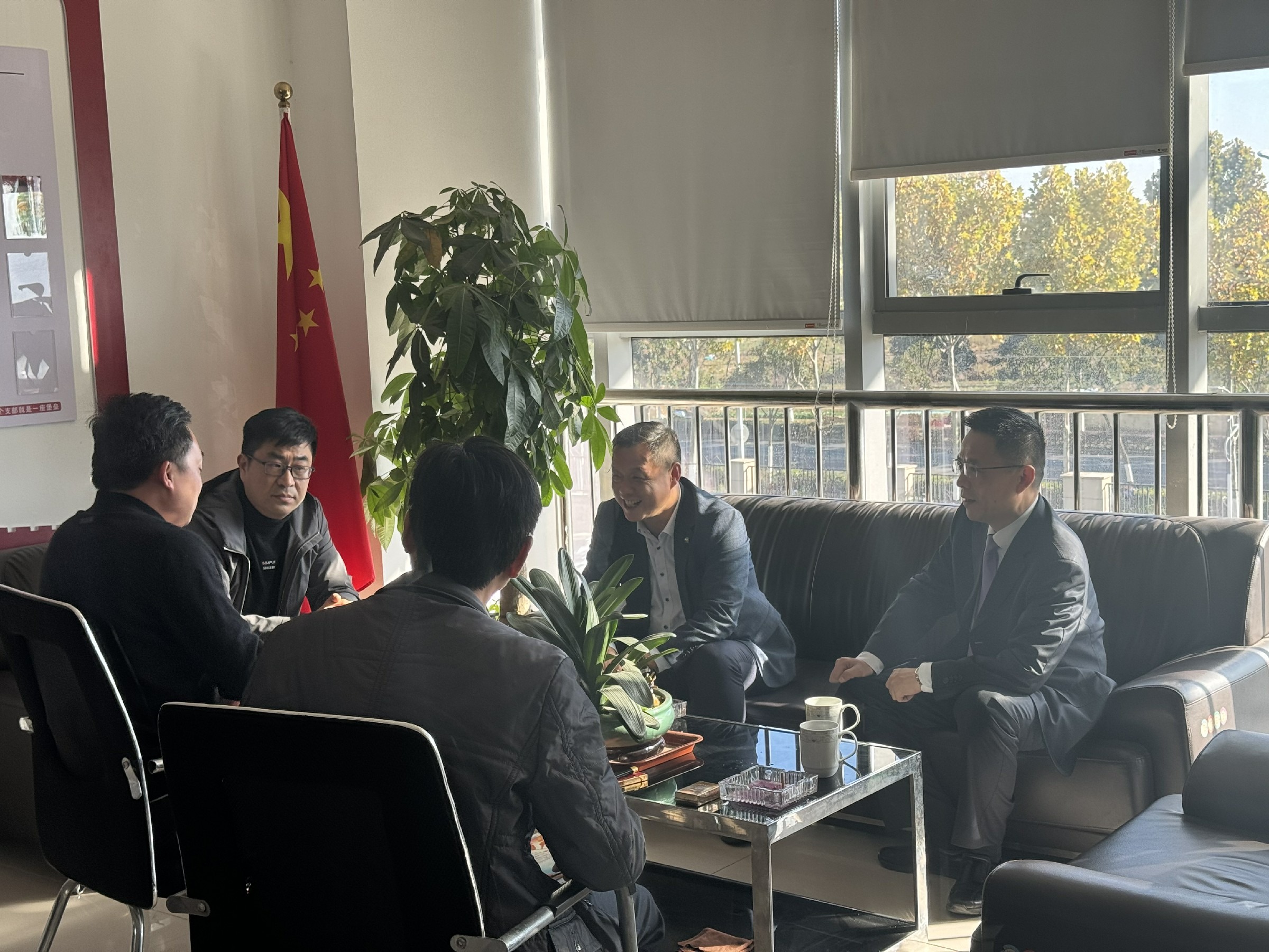 国元德远党员联动 共话助残事业发展